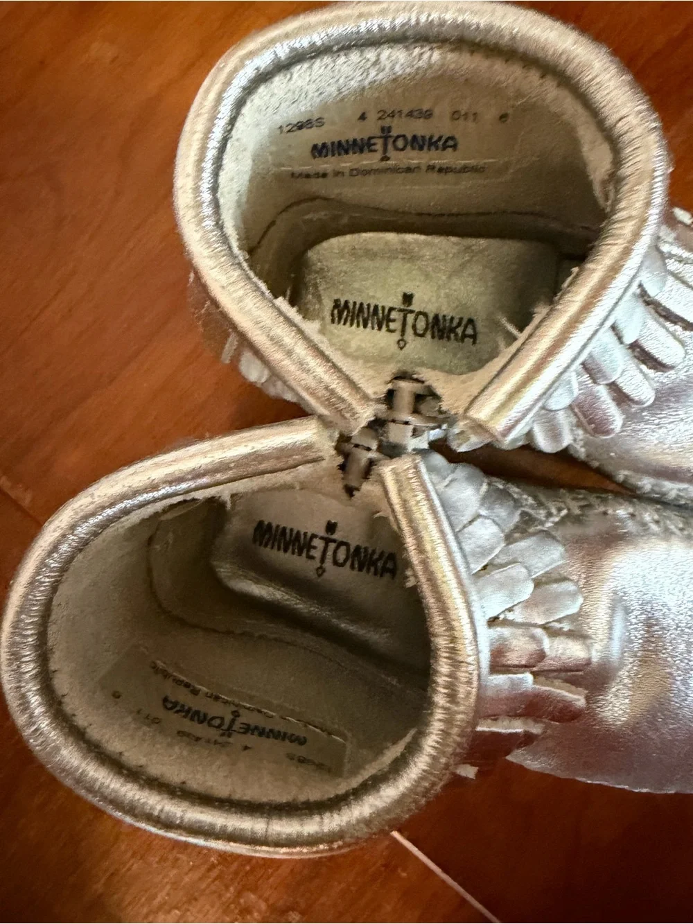 Minnetonka Metallic Silver Double Fringe Moccasin Boots Kids Size 4